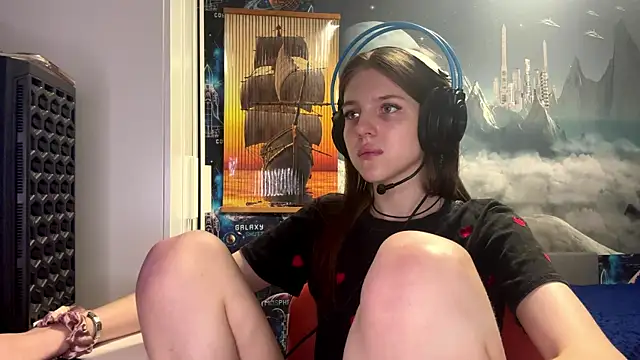 Snapshot of Elira_Breeze chatting on November 21, 1:21 pm Elira Breeze online show from November 21, 1:21 pm