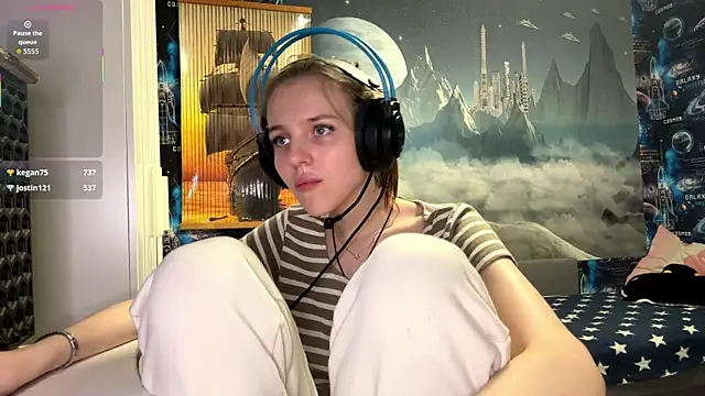 Snapshot of Elira_Breeze chatting on November 27, 1:24 pm Elira Breeze online show from November 27, 1:24 pm