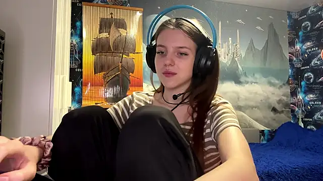 Snapshot of Elira_Breeze chatting on December 5, 2:58 pm Elira Breeze online show from December 5, 2:58 pm