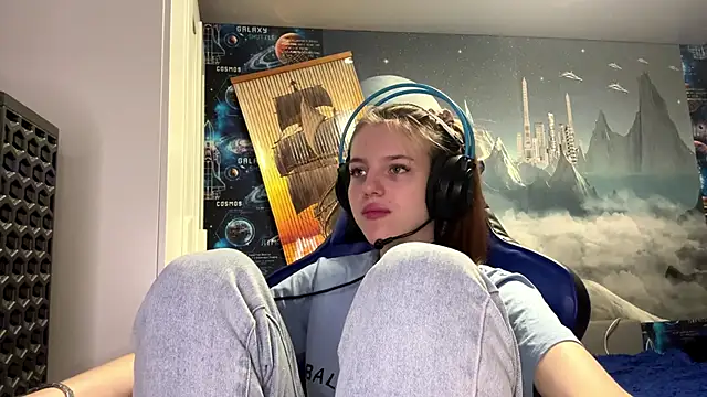 Snapshot of Elira_Breeze chatting on January 9, 1:36 pm Elira Breeze online show from January 9, 1:36 pm