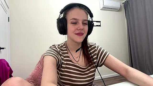 Snapshot of Elira_Breeze chatting on January 16, 3:05 pm Elira Breeze online show from January 16, 3:05 pm