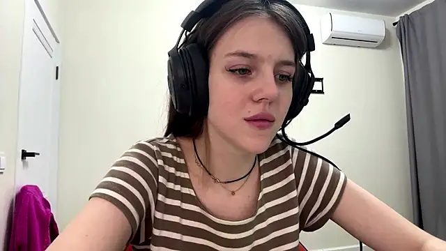 Snapshot of Elira_Breeze chatting on January 18, 7:17 pm Elira Breeze online show from January 18, 7:17 pm