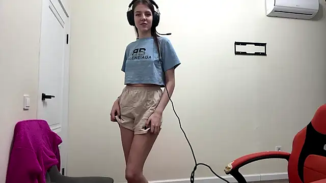 Snapshot of Elira_Breeze chatting on February 2, 12:37 pm Elira Breeze online show from February 2, 12:37 pm