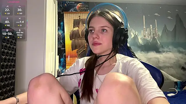 Snapshot of Elira_Breeze chatting on February 17, 5:41 pm Elira Breeze online show from February 17, 5:41 pm