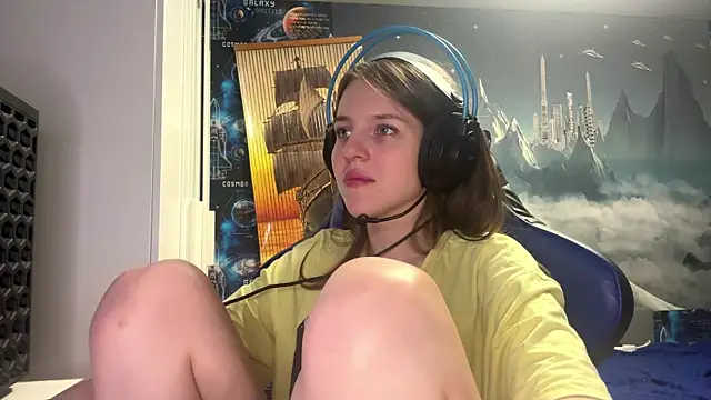 Snapshot of Elira_Breeze chatting on March 1, 4:42 pm Elira Breeze online show from March 1, 4:42 pm