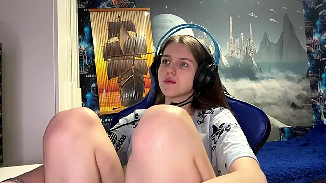 Snapshot of Elira_Breeze chatting on March 7, 12:35 pm Elira Breeze online show from March 7, 12:35 pm