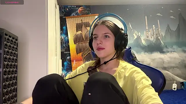 Snapshot of Elira_Breeze chatting on March 13, 5:08 pm Elira Breeze online show from March 13, 5:08 pm