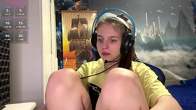 Snapshot of Elira_Breeze chatting on March 16, 12:20 pm Elira Breeze online show from March 16, 12:20 pm