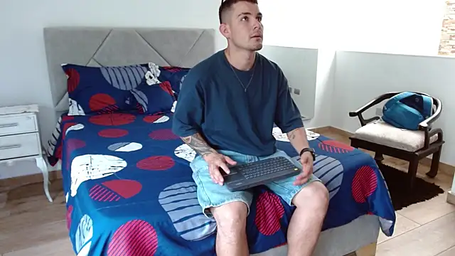 Snapshot of BooyHott_ chatting on September 23, 7:06 pm BooyHott online show from September 23, 7:06 pm