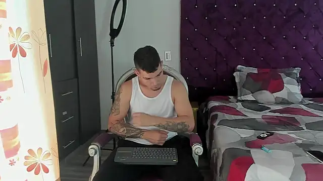 Snapshot of BooyHott_ chatting on October 10, 7:24 pm BooyHott online show from October 10, 7:24 pm