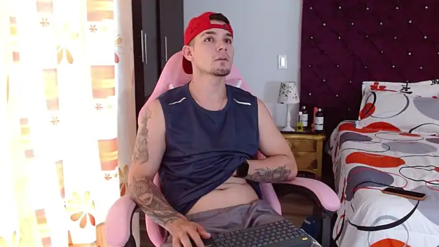 Snapshot of BooyHott_ chatting on October 26, 6:25 pm BooyHott online show from October 26, 6:25 pm