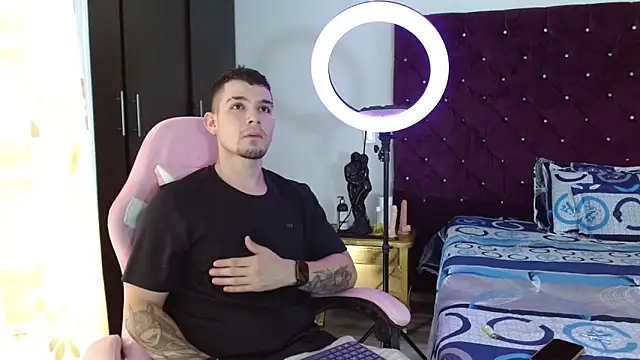 Snapshot of BooyHott_ chatting on November 5, 6:41 pm BooyHott online show from November 5, 6:41 pm