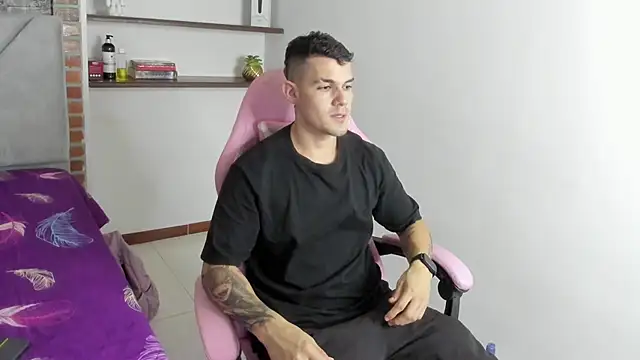 Snapshot of BooyHott_ chatting on December 5, 7:54 pm BooyHott online show from December 5, 7:54 pm