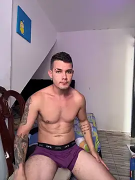 BooyHott  online show from February 8, 6:55 pm