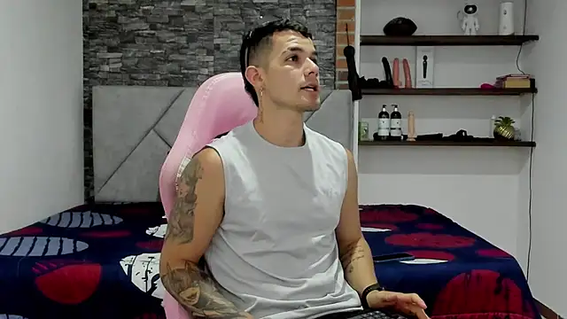 BooyHott  online show from February 28, 7:26 pm