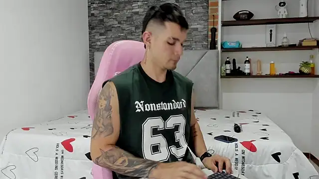 BooyHott  online show from March 6, 7:21 pm