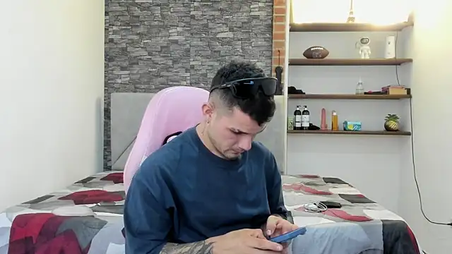 BooyHott  online show from March 8, 9:07 pm