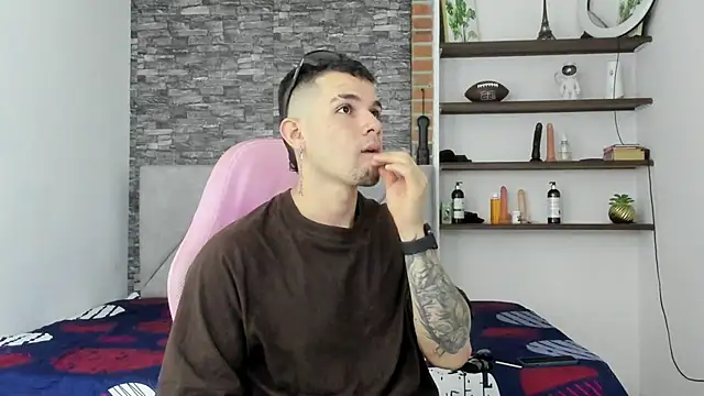 BooyHott  online show from March 14, 7:19 pm