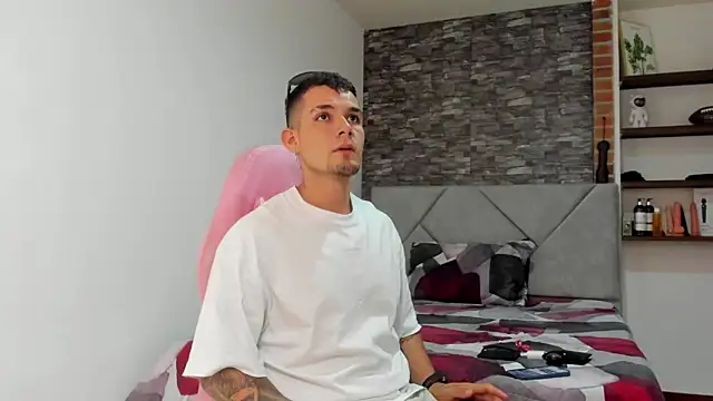 BooyHott  online show from March 19, 8:02 pm