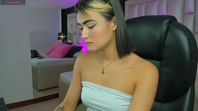 LuisaJonnes  online show from November 18, 4:22 pm