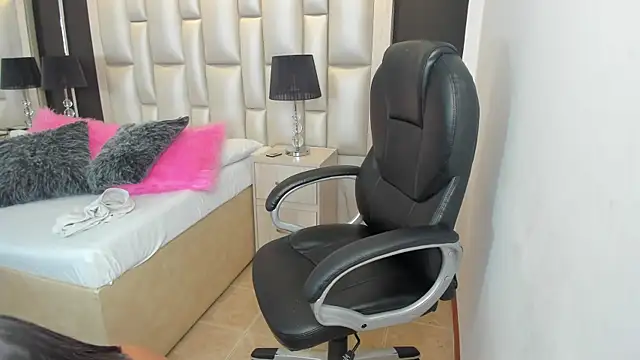 LuisaJonnes  online show from November 29, 5:27 pm