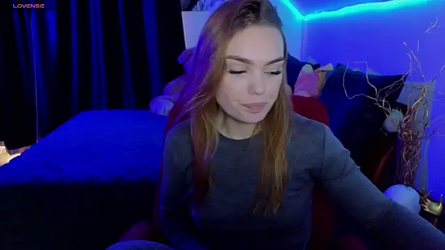 KitsyMoore online show from November 22, 1:10 pm