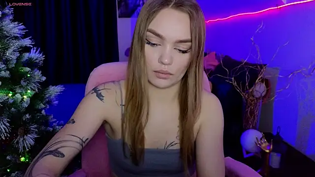 KitsyMoore online show from December 20, 1:07 pm