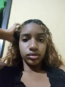 Snapshot of Barbiefox24 chatting on February 25, 8:13 am Barbiefox24 online show from February 25, 8:13 am