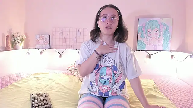 Snapshot of Kitty_NaNa chatting on November 19, 2:28 pm Kitty NaNa online show from November 19, 2:28 pm