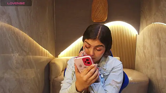 Snapshot of dany_r_ chatting on October 2, 12:34 pm dany r online show from October 2, 12:34 pm