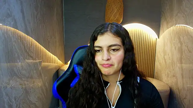 Snapshot of dany_r_ chatting on November 11, 1:33 pm dany r online show from November 11, 1:33 pm