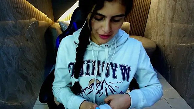 Snapshot of dany_r_ chatting on November 14, 1:21 pm dany r online show from November 14, 1:21 pm