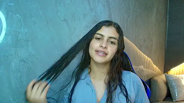 Snapshot of dany_r_ chatting on November 15, 1:18 pm dany r online show from November 15, 1:18 pm