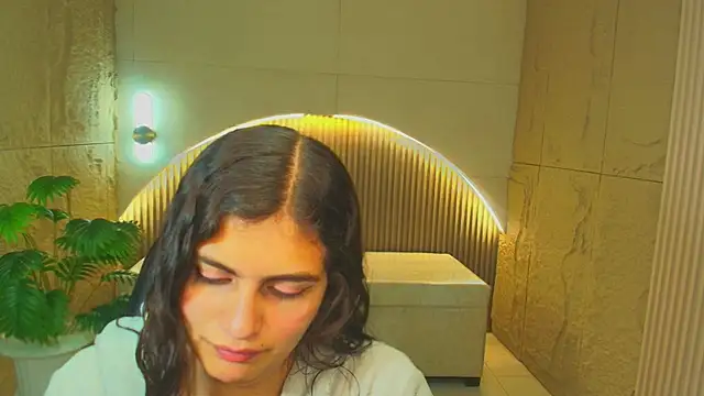 Snapshot of dany_r_ chatting on December 16, 1:05 pm dany r online show from December 16, 1:05 pm