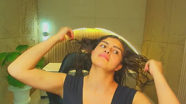 Snapshot of dany_r_ chatting on December 17, 1:06 pm dany r online show from December 17, 1:06 pm