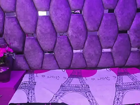 burbuja pink  online show from February 17, 3:25 am