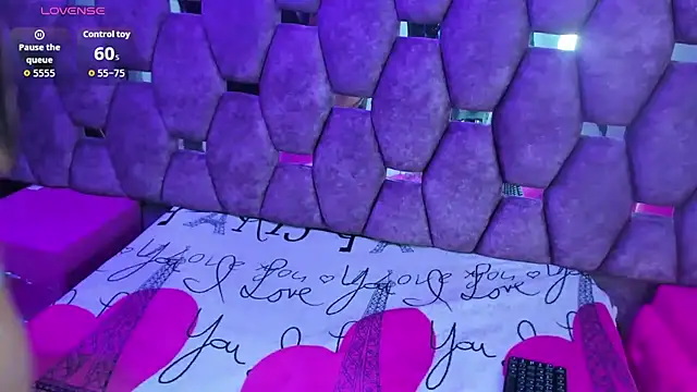 Snapshot of burbuja_pink_ chatting on July 9, 3:32 am burbuja pink online show from July 9, 3:32 am