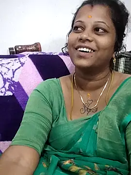 sweetqueen143 online show from April 27, 6:00 am