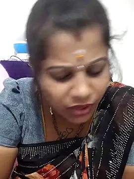 Snapshot of sweetqueen143 chatting on May 24, 12:54 pm sweetqueen143 online show from May 24, 12:54 pm