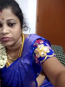Snapshot of sweetqueen143 chatting on June 3, 2:33 pm sweetqueen143 online show from June 3, 2:33 pm