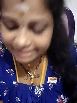 Snapshot of sweetqueen143 chatting on June 11, 10:19 pm sweetqueen143 online show from June 11, 10:19 pm