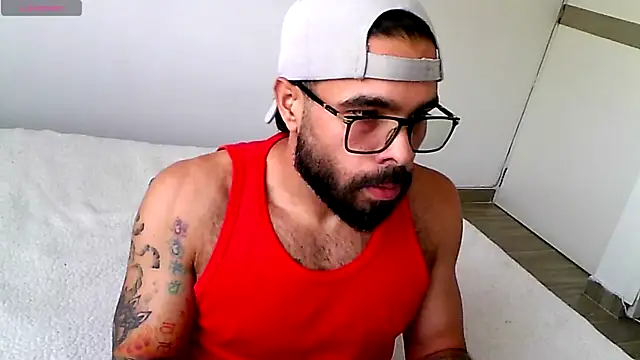 Snapshot of htrebor87 chatting on May 29, 9:24 pm htrebor87 online show from May 29, 9:24 pm
