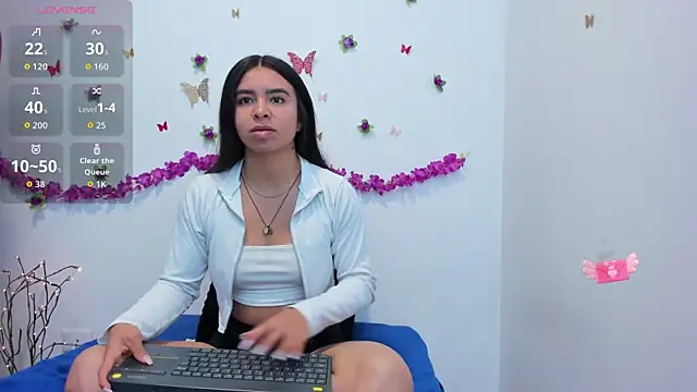 Annniie22 online show from October 13, 10:15 am