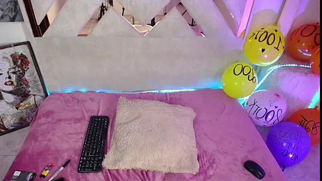 Snapshot of ladymooncs chatting on July 14, 9:20 pm ladymooncs online show from July 14, 9:20 pm