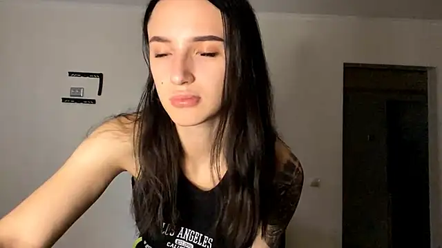 TifanyRawi online show from October 10, 12:48 pm
