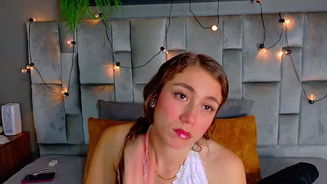 Snapshot of MyApril__ chatting on May 7, 11:59 am MyApril online show from May 7, 11:59 am
