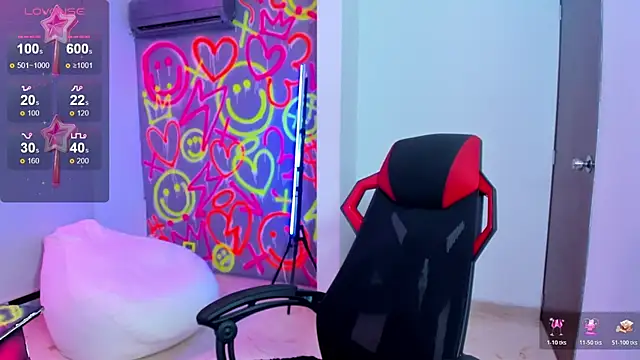 Snapshot of ZOE_ROSE4 chatting on December 1, 8:14 pm ZOE ROSE4 online show from December 1, 8:14 pm