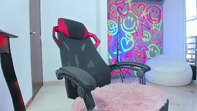 Snapshot of ZOE_ROSE4 chatting on December 18, 2:45 pm ZOE ROSE4 online show from December 18, 2:45 pm