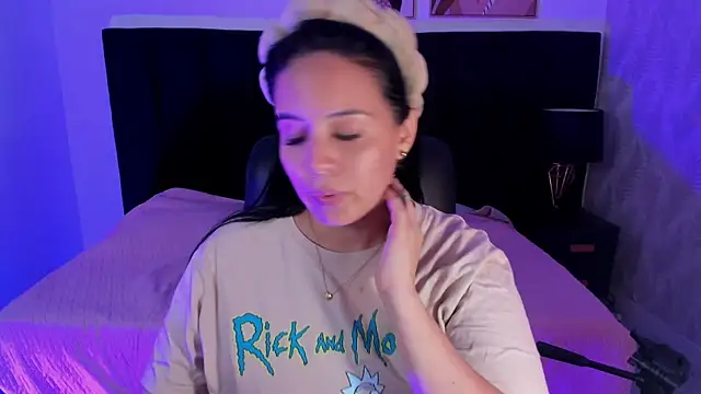 Snapshot of camiladuke7 chatting on October 22, 7:35 pm camiladuke7 online show from October 22, 7:35 pm