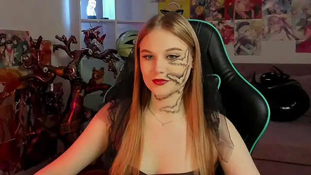 Snapshot of AriaWell chatting on October 31, 5:58 pm AriaWell online show from October 31, 5:58 pm